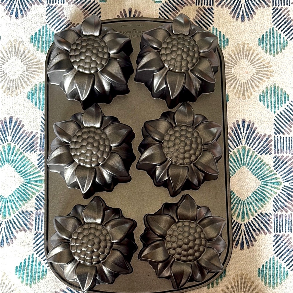 Nordic Ware Sunflower Muffin Pan